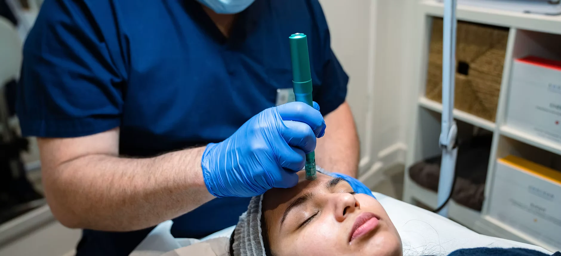 Pen microneedling treatment