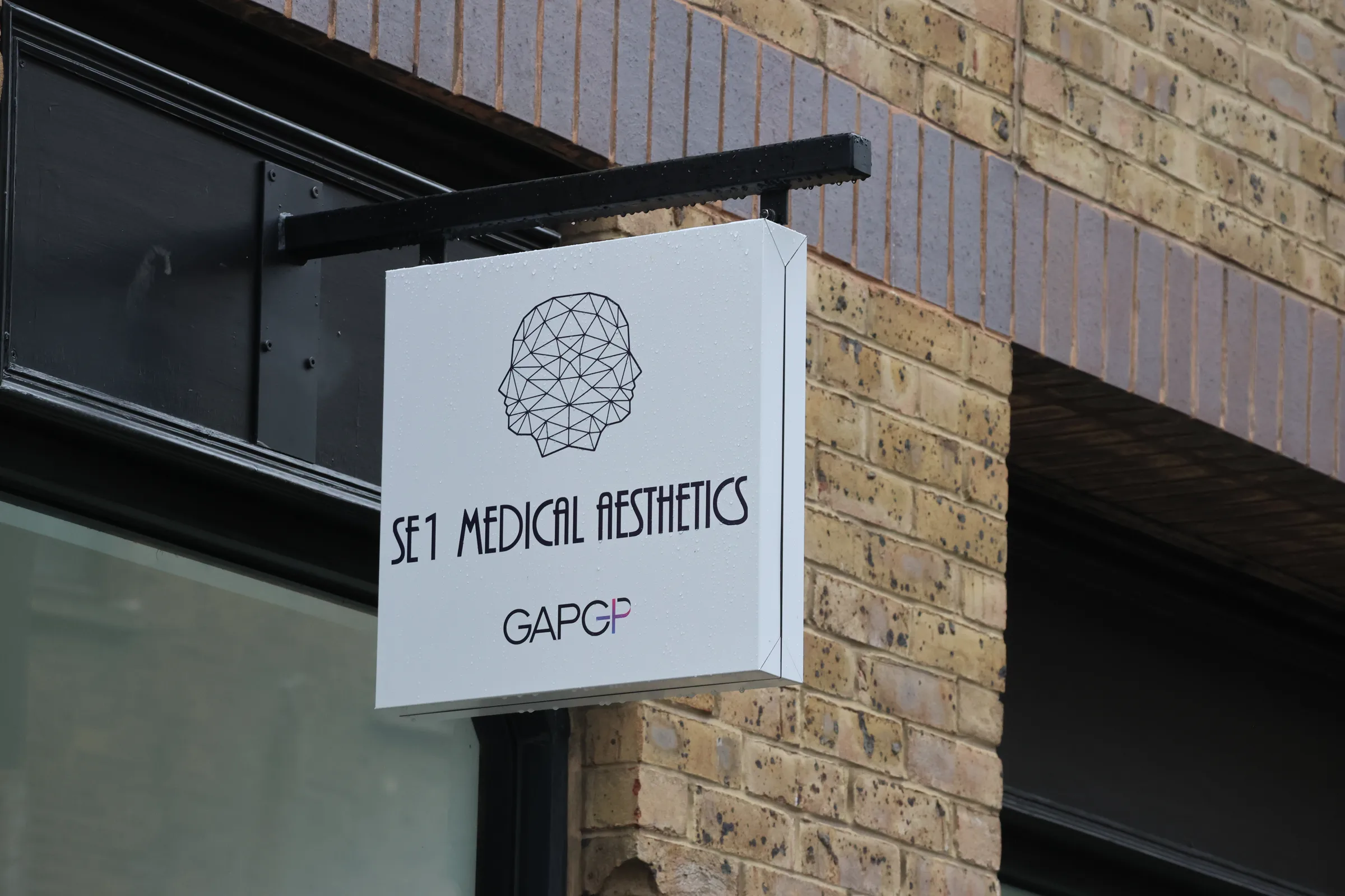 SE1 Medical Aesthetics clinic sign from outside
