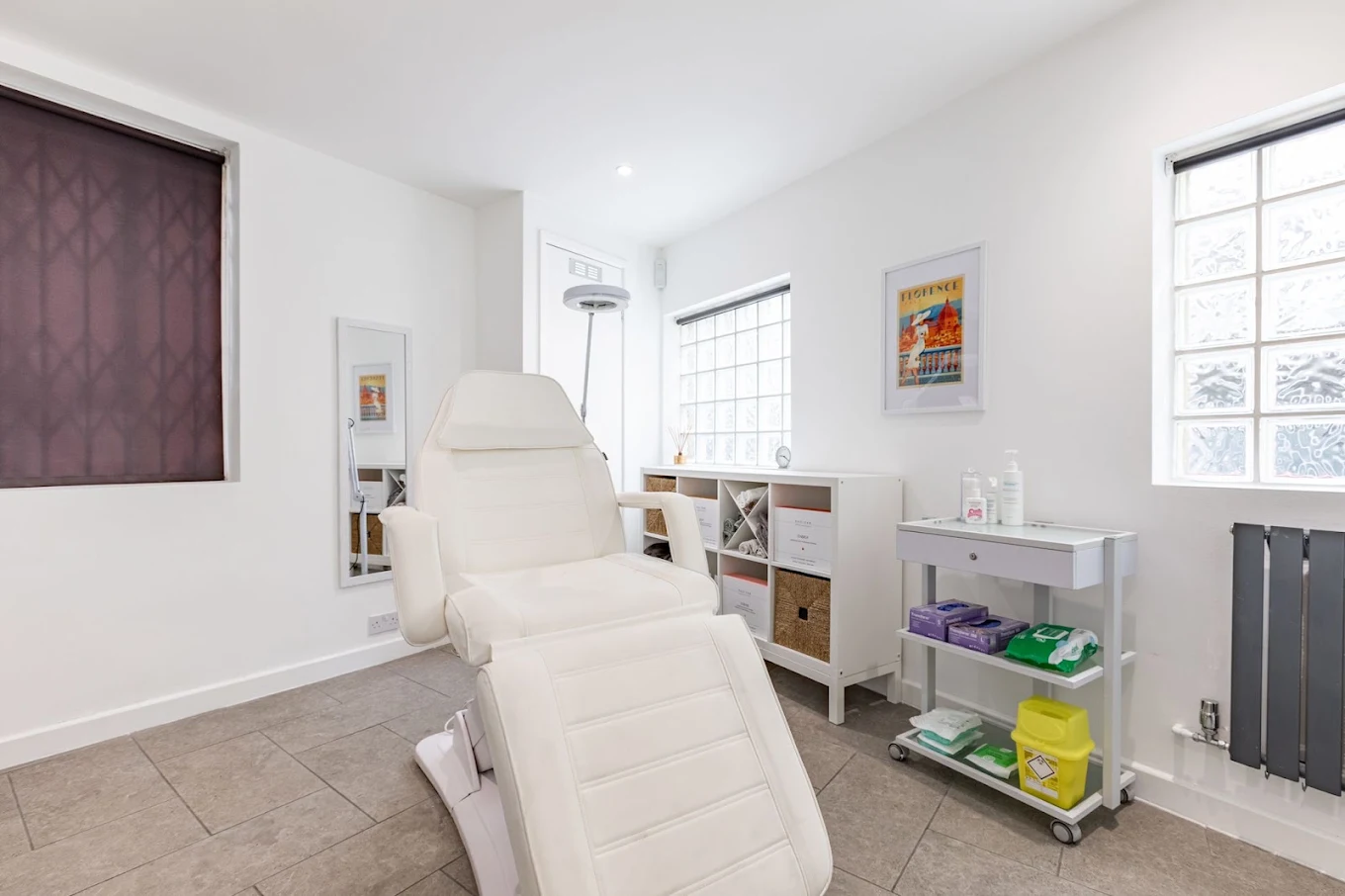 Skin tag removal treatment room at SE1 Medical Aesthetics